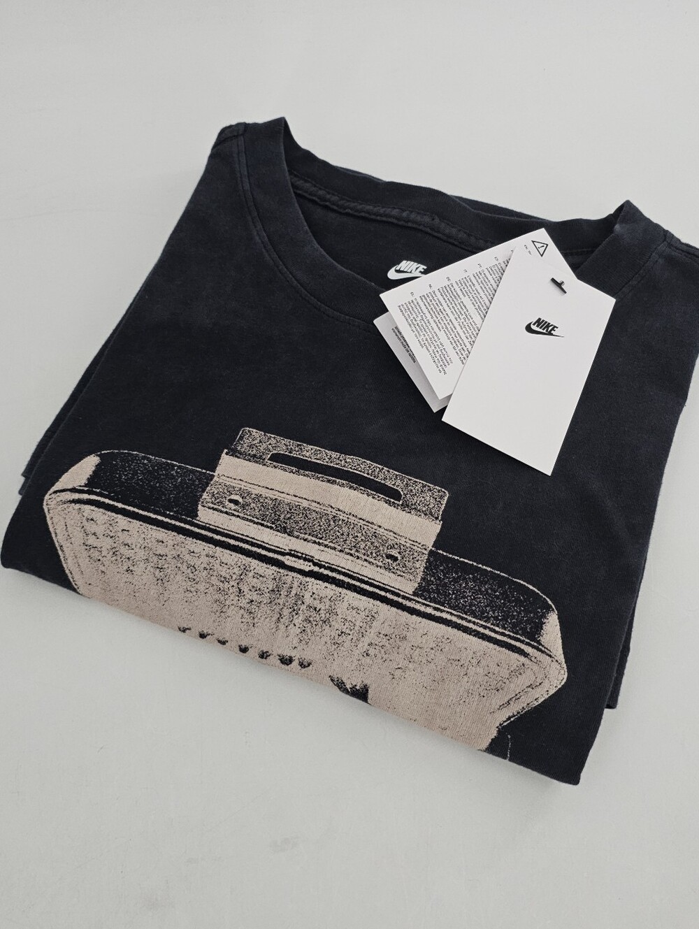 The Nike Tee Sportswear Graphic T-shirt Hot Waffles To Go Men's Top